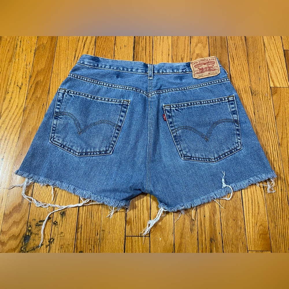 Distressed // frayed Levi’s shorts